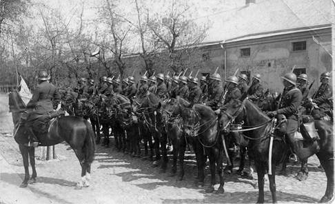 Реферат: Латвийский полк бронепоездов