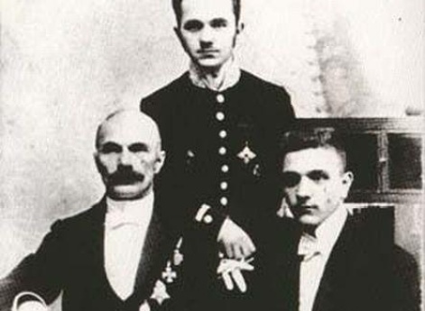 Карл Булла и его сыновья.