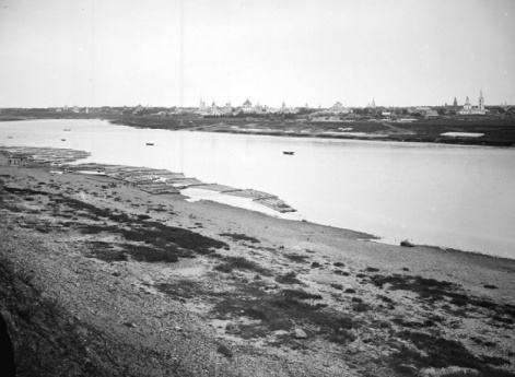 Общий вид города Углича с реки Волги.