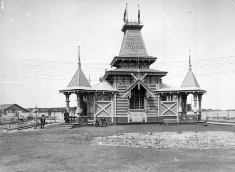 XVI Всероссийская промышленно-художественная выставка. Внешний вид павильон Рязанско-Курской железной дороги. Нижний Новгород.