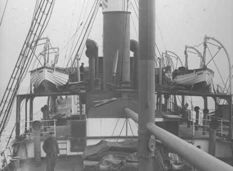 Вид на носовую часть парохода «Рагна».Северный Ледовитый океан. 18 – 23 августа 1914 г.