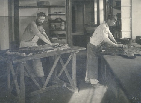 Работа овчин на черную мездру. Село Большое Мурашкино.