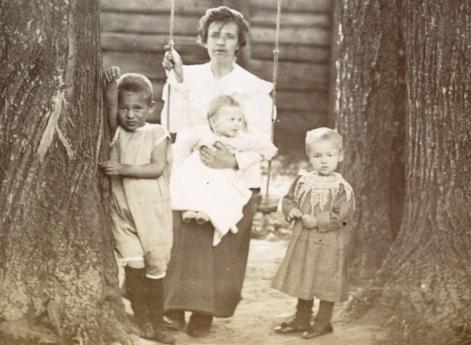 Во дворе дома Мяздриковых. Муром.