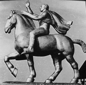 статуя "Гений фашизма", украшавшая итальянский павильон на Всемирной выставке 1937 года в Париж