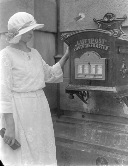 Briefkasten in Berlin (1923)