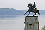 Памятник Василию Никитичу Татищеву в основанном им городе-крепости Ставрополе (ныне г. Тольятти)