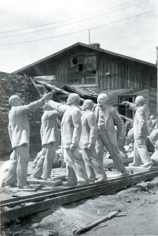 Фото нач.1930-х гг. Москва. База Треста по изготовлению художественно-скульптурной продукции