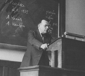 Чтение лекции в Галле. Около 1935.  Фотография из собрания В.Кортхаазе