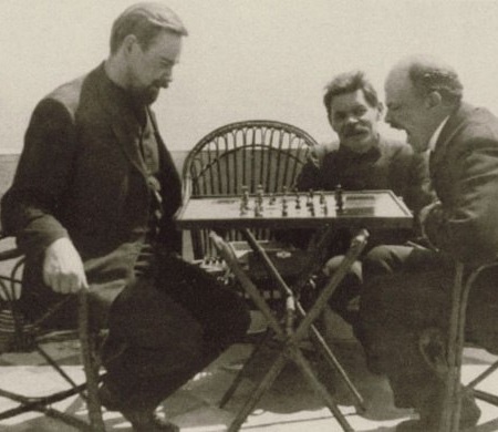 Ленин, Горький и Богданов играют в шахматы, Капри, 1908