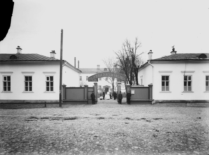 Вид на губернскую земскую больницу.  к. XIX в. г. Нижний Новгород